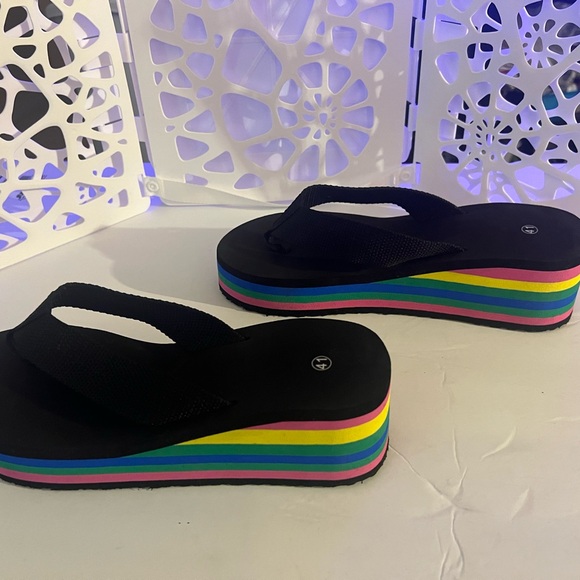 Colorful Platform Sandals - Picture 4 of 4